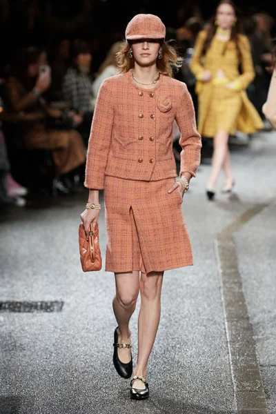Look 11